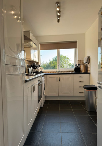 White shaker painted wood - white,